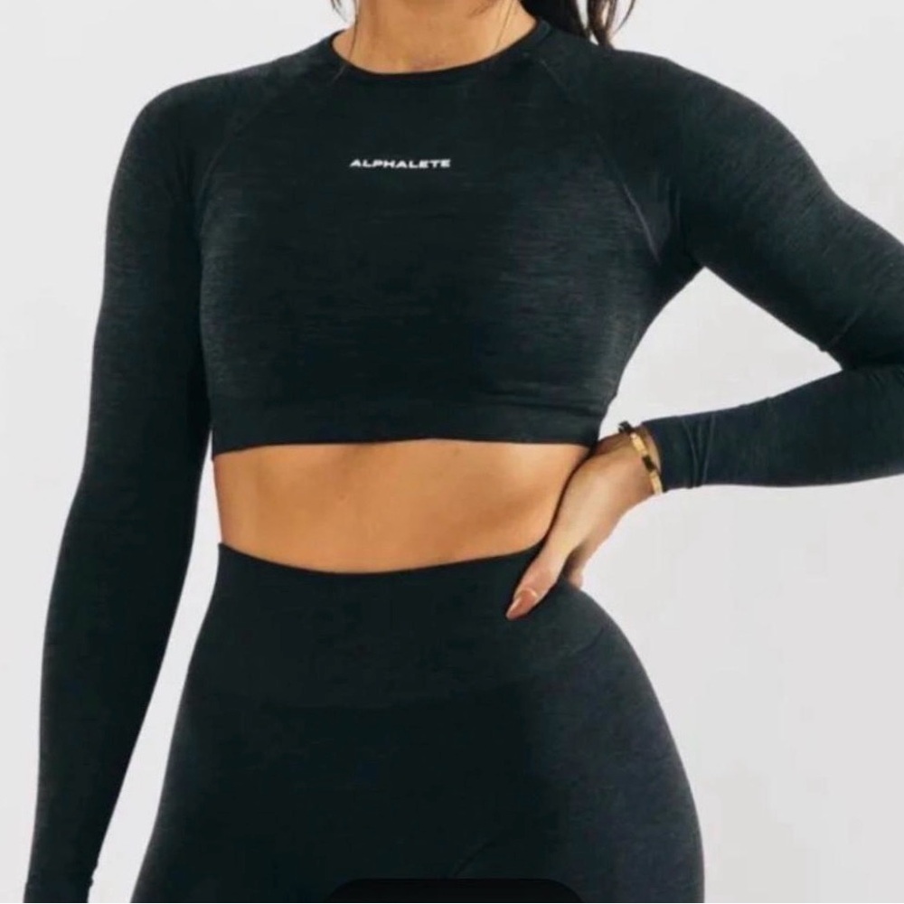 Alphalete Women's Gray Long Sleeve Crop Top Medium